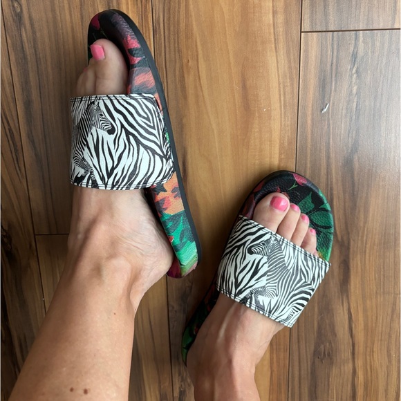 Johnny Was Zebra Pool Slides - Picture 4 of 6